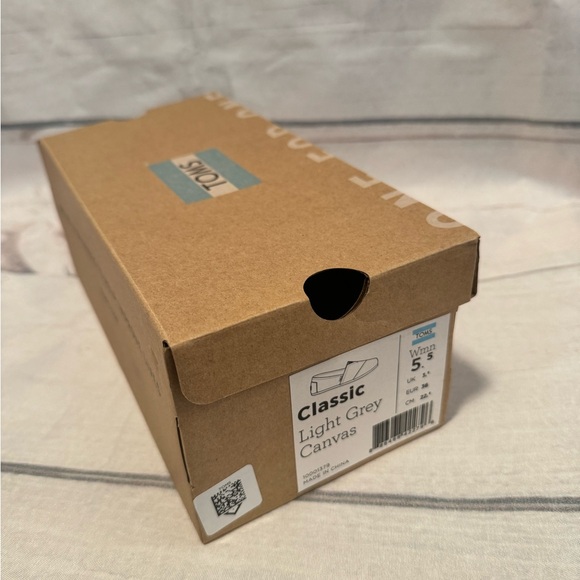Classic TOMS Women’s size 5.5 - Light Warm Grey - Picture 5 of 6